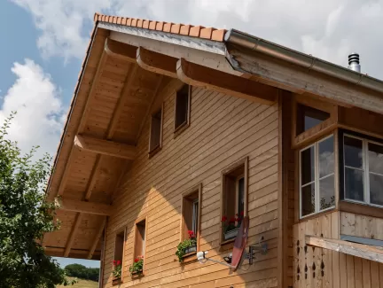 Wir haben ein spannendes Projekt abgeschlossen: den Abbruch und Wiederaufbau eines unserer Lieblingsobjekte!   Die alten Wände, die so viele Geschichten erzählen, haben nun Platz für einen modernen und einladenden Raum geschaffen. 🏡💚  Schaut euch die Vorher-Nachher-Fotos an! Wir freuen uns, euch auf unserer Reise zu inspirieren. Bleibt dran für mehr! 
