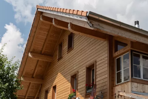 Wir haben ein spannendes Projekt abgeschlossen: den Abbruch und Wiederaufbau eines unserer Lieblingsobjekte!   Die alten Wände, die so viele Geschichten erzählen, haben nun Platz für einen modernen und einladenden Raum geschaffen. 🏡💚  Schaut euch die Vorher-Nachher-Fotos an! Wir freuen uns, euch auf unserer Reise zu inspirieren. Bleibt dran für mehr! 