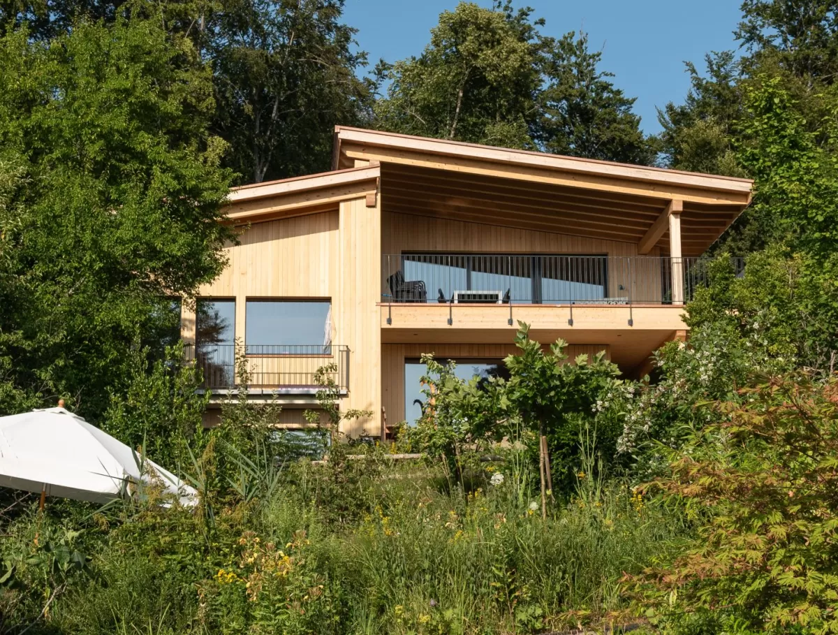 Einfamilienhaus Truberholz, im grünen, Aussenschalung Holz ersichtlich