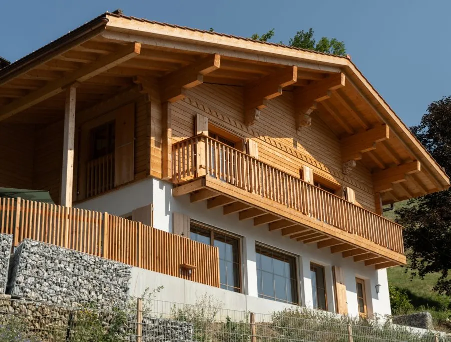 Kompetenz als Gesamtdienstleister und spricht sowohl Bauherren als auch Architekten, Planer und Geschäftspartner an.
