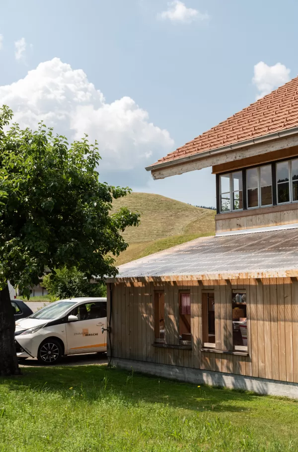 Wir haben ein spannendes Projekt abgeschlossen: den Abbruch und Wiederaufbau eines unserer Lieblingsobjekte!   Die alten Wände, die so viele Geschichten erzählen, haben nun Platz für einen modernen und einladenden Raum geschaffen. 🏡💚  Schaut euch die Vorher-Nachher-Fotos an! Wir freuen uns, euch auf unserer Reise zu inspirieren. Bleibt dran für mehr! 