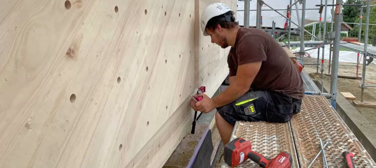 Aufrichten Holzbau   Die Aufrichtphase für das Centre Albert Anker hat begonnen.
