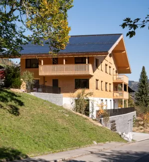 Mehrfamilienhaus, Truberholz, Wände, Brettschicht, Tradition, Zweisimmen, Berner Oberland, Zimmermann, Zimmerin, Projektleiter, Archithektur, Baubetreuung, Trub, Längengrund