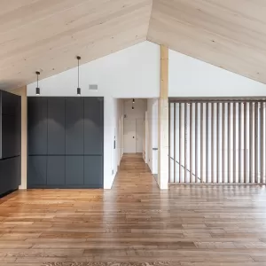 Mehrfamilienhaus aus Truberholz in Steinhausen, inklusive Attikawohnung. Alles aus unserer Region im Trub, Nachhaltigkeit, Regionalität, Tradition, Zimmermann, Baudienstleistung, Zimmerei Hirschi, Planung, Ausführung, Realisierung, Kundenbetreuung.