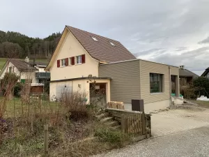Anbau an bestehendem Einfamilienhaus aus Truberholzwänden