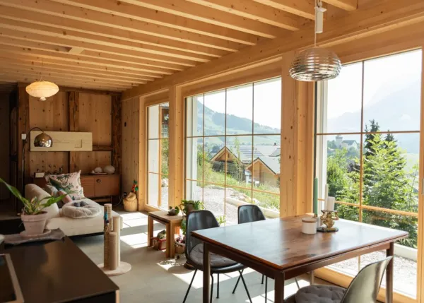 Kompetenz als Gesamtdienstleister und spricht sowohl Bauherren als auch Architekten, Planer und Geschäftspartner an.