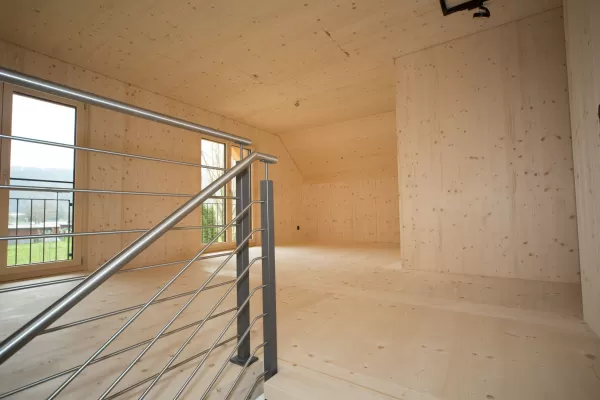 Wohnhaus Truberholzhaus Schalung aussen liegend Truberholzwände sichtbar, im Bad alles Holz inkl, Boden, in der Küche alles Holz inkl, Küchenboden Regionalität Truberholz Schweizer Holz Zimmermann Seeland